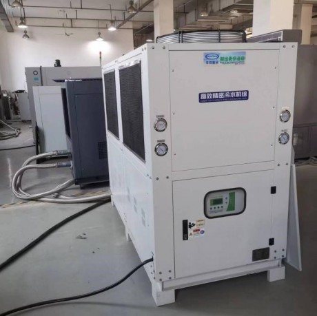 江西大型科技公司選購(gòu)風(fēng)冷式冷水機(jī)組產(chǎn)品